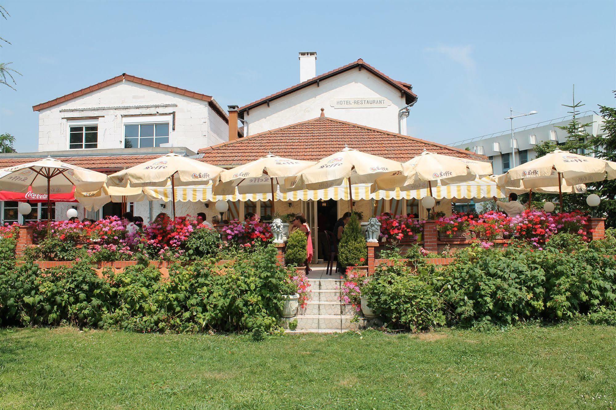 Hôtel Restaurant Maison Blanche Rungis Exterior foto